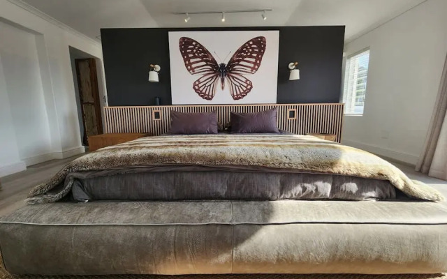 Flamingo Villa Beach Pool Luxury Solar Back Up