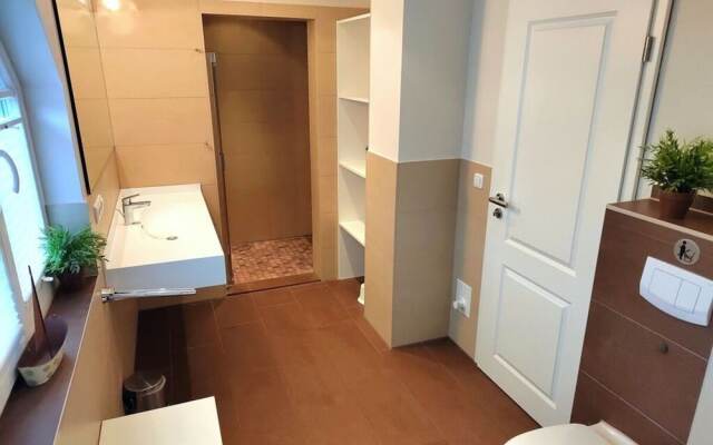 Strandburg Modern Retreat