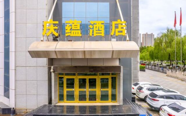 Xining Dongchuan Industrial Park Qingyun Hotel (Chengdong Wuyue Plaza)