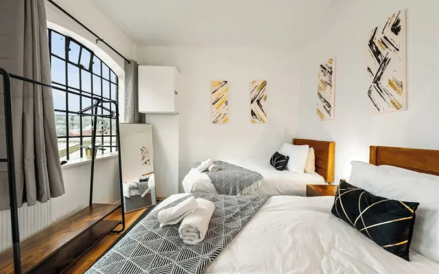 Spacious City Apartment in Birmingham
