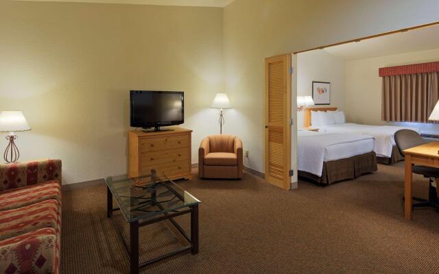 Best Western Golden Spike Inn & Suites