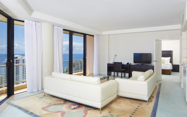 Crowne Plaza Surfers Paradise by IHG
