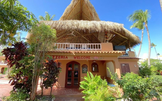 Tropicana Suites Deluxe Beach Club & Pool