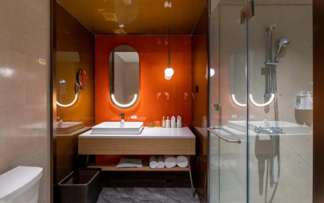 Holiday Inn Chongqing Guanyinqiao by IHG