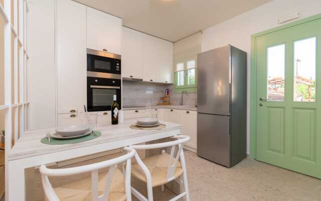 Pnoe Luxury Villa