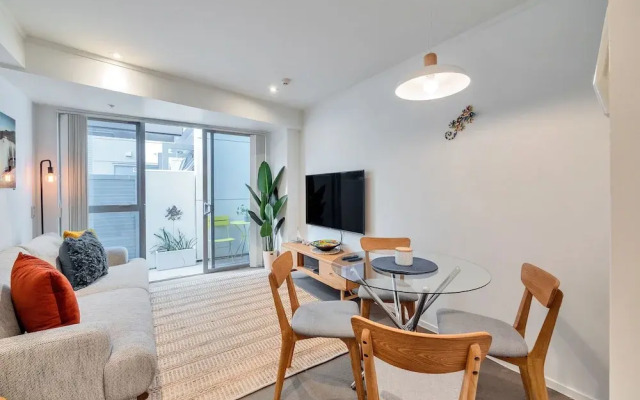 Chic 3 Bedroom City Central with Parking