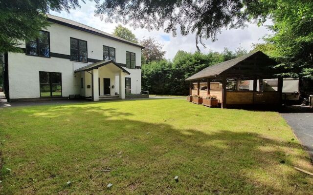 Ideal Lodgings in Thorncliffe Apartments