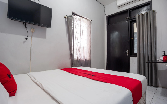 RedDoorz Syariah near Margonda Raya