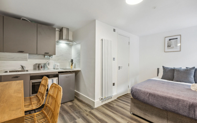 STH Sutherland Avenue Apartment