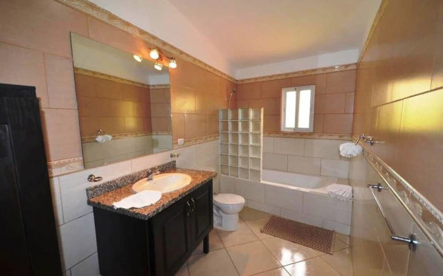 Specially Design 6 Bedroom Villa With King Beds