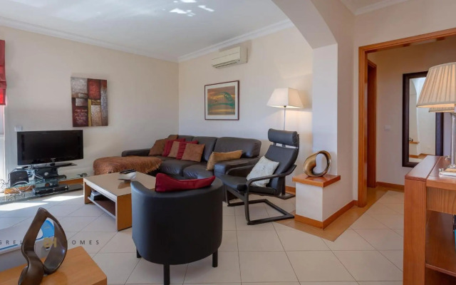 Greice Homes-Luxury 2 bed en-suite south facing & Golf view