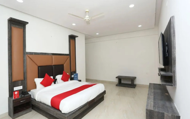 Capital O 22956 Hotel Grand Residency
