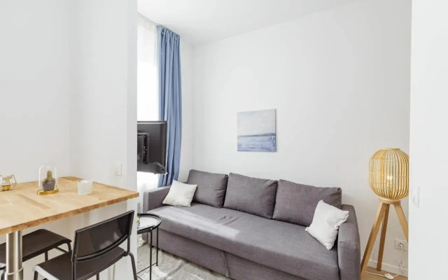 NICE 23 m Bright and Renovated - courtyard side