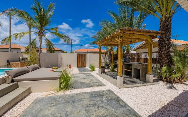 Newly Renovated Amazing Location Private Pool