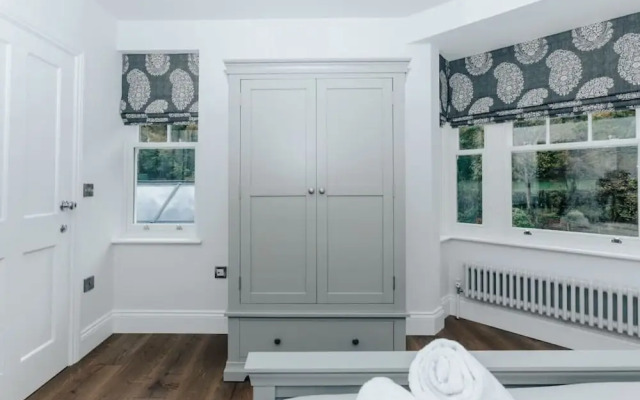 Woodvale Retreat - Sleeps 20