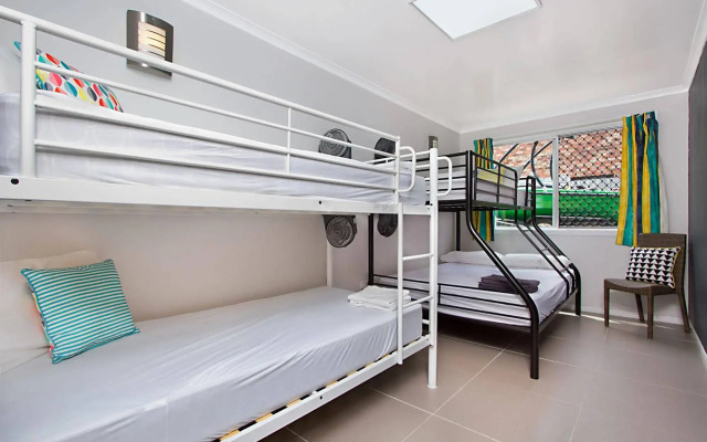Gladstone Backpackers
