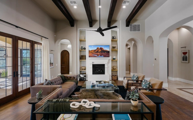 Luxe Poolside Paradise-pool & Spa-vanity Station