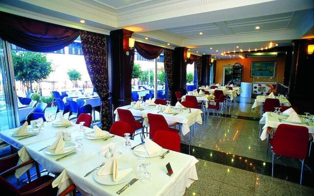 Numa Port Hotel