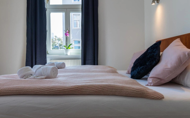 Yeshello Elegant Apartment near Central Vienna