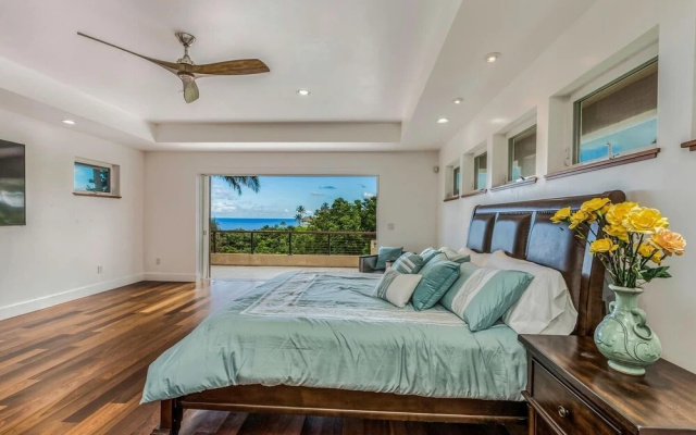 Punahele Point 3 Bedroom Home by Redawning