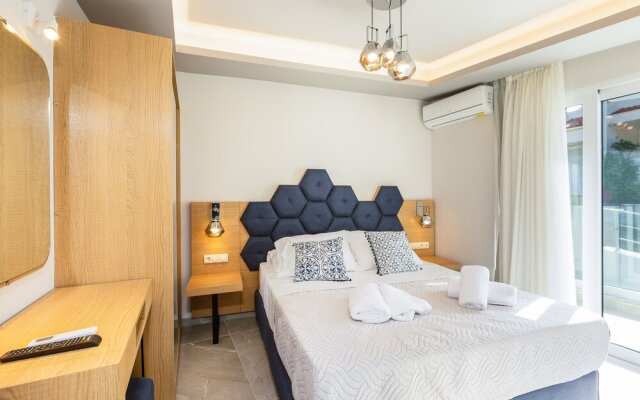 Luxury Suite with Sea View in Akrogiali Luxury Aparthotel