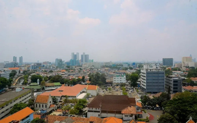 Tranquil Studio Apartment at Menteng Park