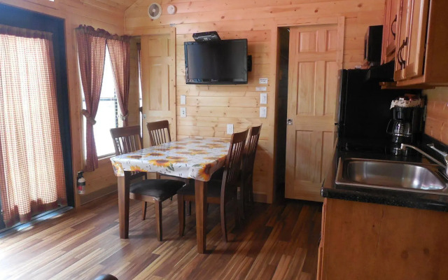 Snake River Cabin Village