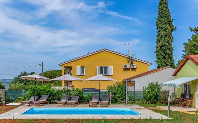Stunning Home in Premantura With Wifi and 3 Bedrooms