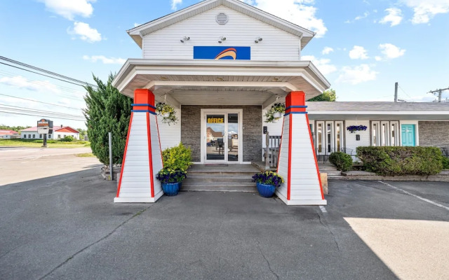 Auberge Shores Inn & Hotel