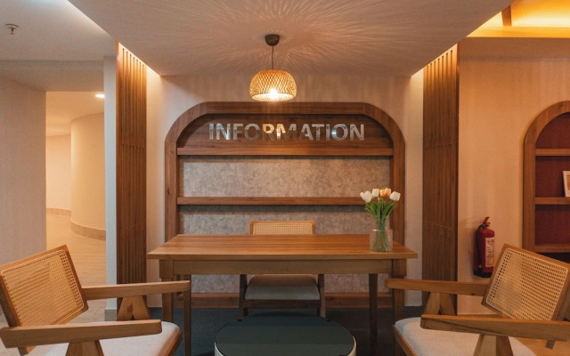 Adella Side Hotel