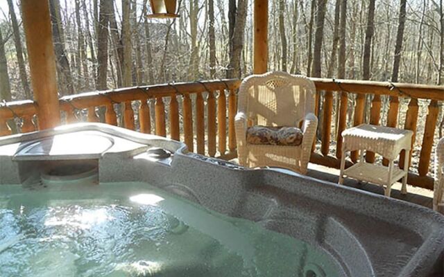 Cricket Hill Lodge & Cabins