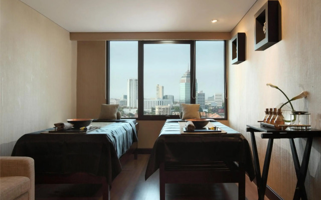 Hotel Santika Pandegiling Surabaya