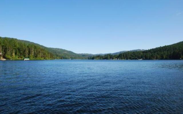 Shawnigan Suite B & B