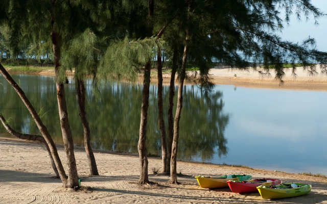 Wanakarn Beach Resort & Spa