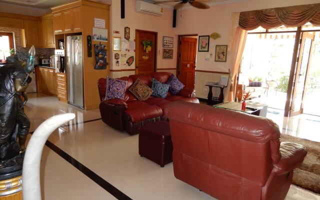 Relaxing Palm Pool Villa