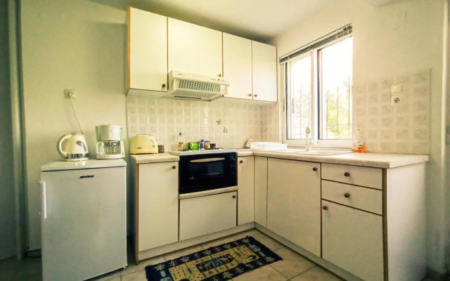 Maris full apartment with roof garden access