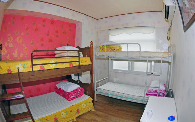 Hwaseong Guest House - Hostel