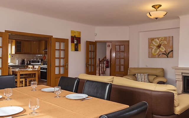 Casa das Amendoeiras