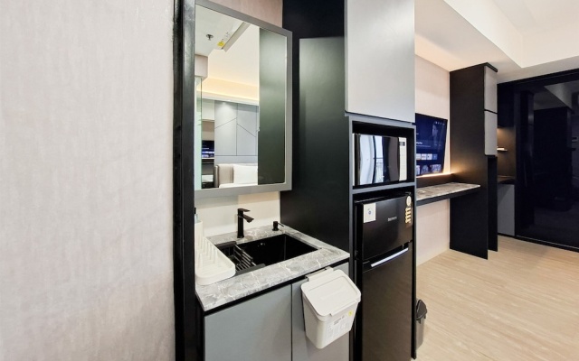 Modern Grey Studio For 2 Pax (No Kitchen) At Atria Residence Gading Serpong – Guest Rooms – Tangerang