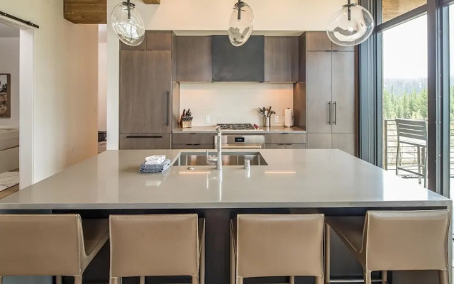 202 Lakelodge 4 Bedroom Condo