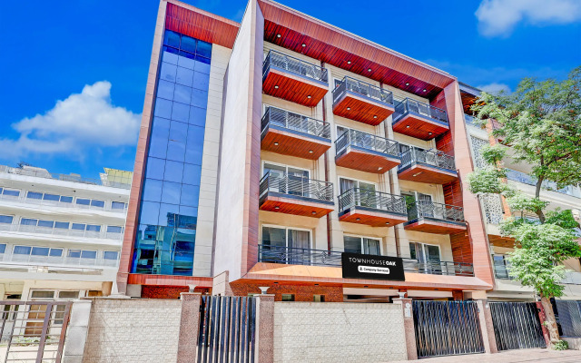 Super Townhouse Oak Sector 39 Medanta