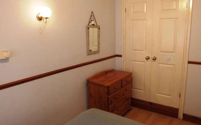 Strandways Court 8