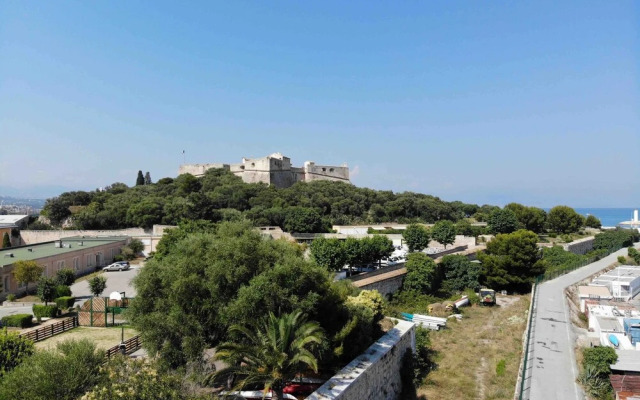 Picasso Apartments