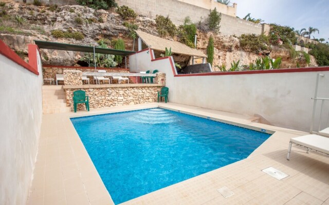 Merill Pool and Sea, charming Apart 1