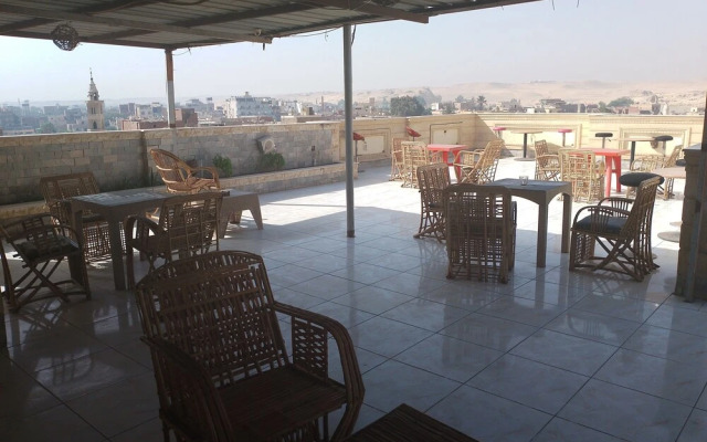 Zeina Pyramids Inn