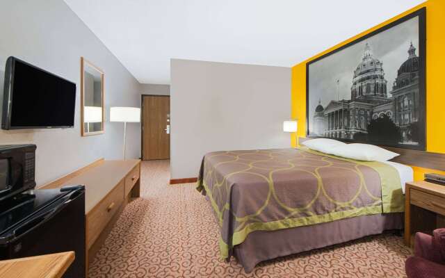 Super 8 by Wyndham Pella