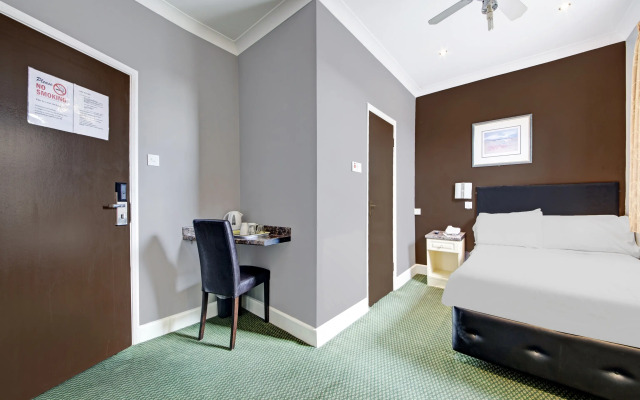 OYO Bostons Manor Hotel, Hanwell London