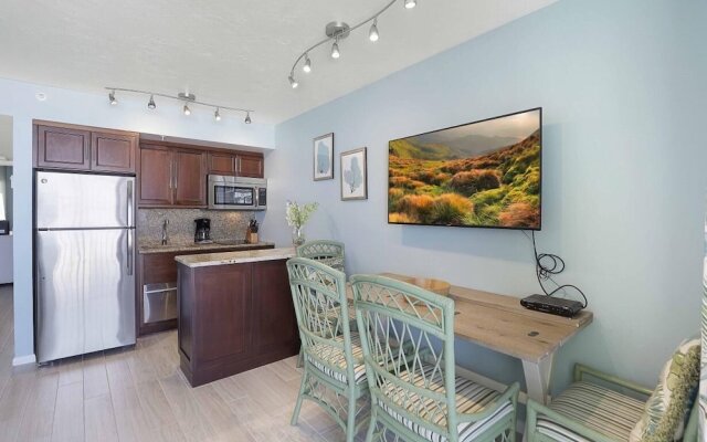 Unique Beachfront Condo With Panoramic Beach View