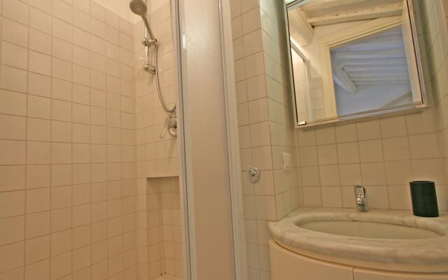 Travel & Stay - Parione