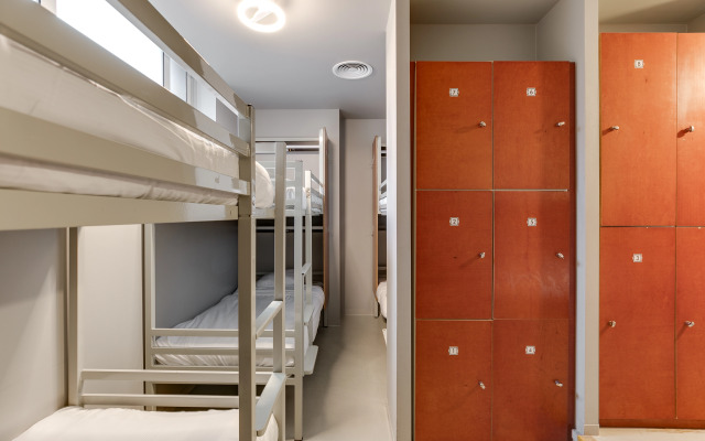 ClinkNOORD - Hostel